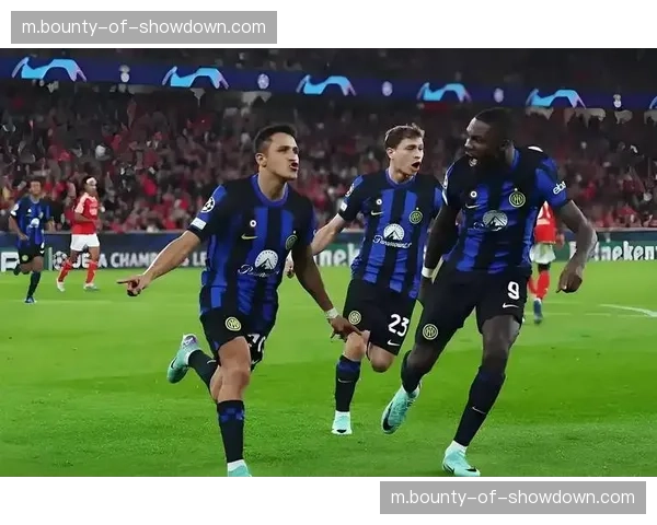 费耶诺德边路进攻过于依赖派尚个人能力，缺乏有效的肋部配合套路